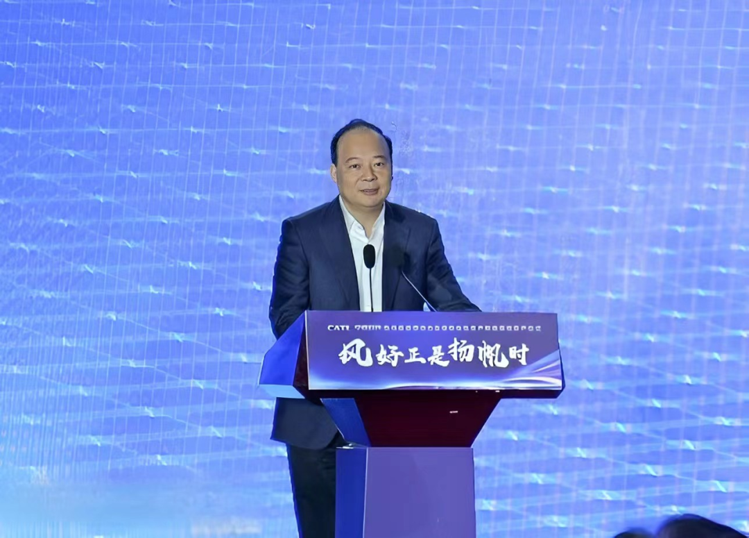 02-配文插图-云顶集团董事长、总经理曾毓群发表致辞.png